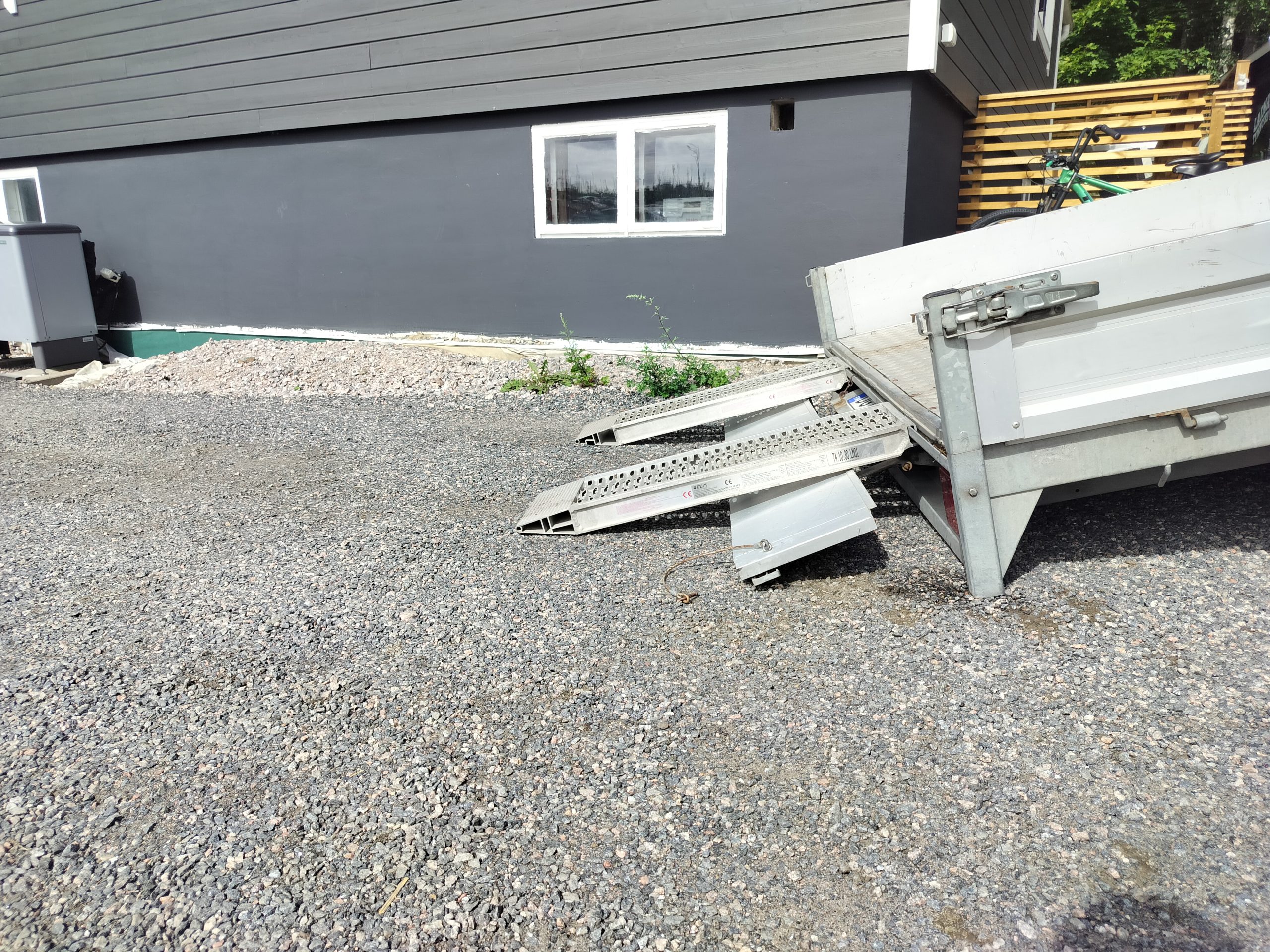 Autotraileri vuokraus Turku - 3500kg lavettikärryn vuokraus edullisesti ja helposti